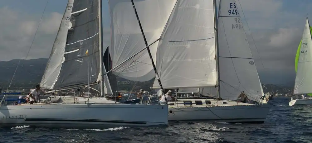 Dieciocho barcos salieron a las seis de la tarde, de la rada de El Balís, en aguas de Sant Andreu de Llavaneres rumbo la bahía de L’Escala para cubrir la vigésimo quinta edición de la Ruta de la Tramontana