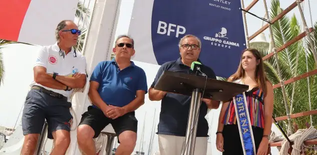 La prueba torrevejense se presenta con un nuevo atractivo, ya que el trofeo y nombre de la regata se complementará a partir de ahora con el ‘Memorial Fernando Pedrera’