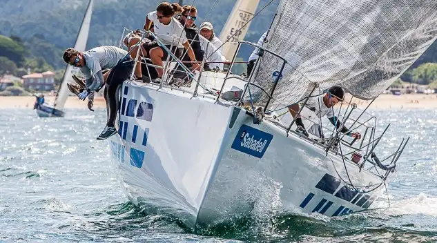 El "Tibu Team", el más legendario equipo de regatas de toda España... el "Pairo 8" del gran José Luis Freire en el que estarán los campeones continentales de J70 amateurs Luis Bugallo, Gerardo Prego y Alberto Basadre (Foto Rosana Calvo)