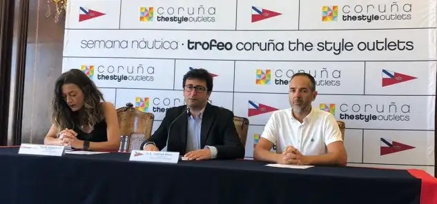 La Semana Náutica-The Style Outlets se celebrará los días 27, 28 y 29 de julio en aguas coruñesas, con la organización del Real Club Náutico.. en la presentación de la estuvieron el Vocal de vela Guillermo Blanco y Ainhoa de Paz, Gerente de Coruña The Style Outlets, así como Alberto Bolíbar, director de regata