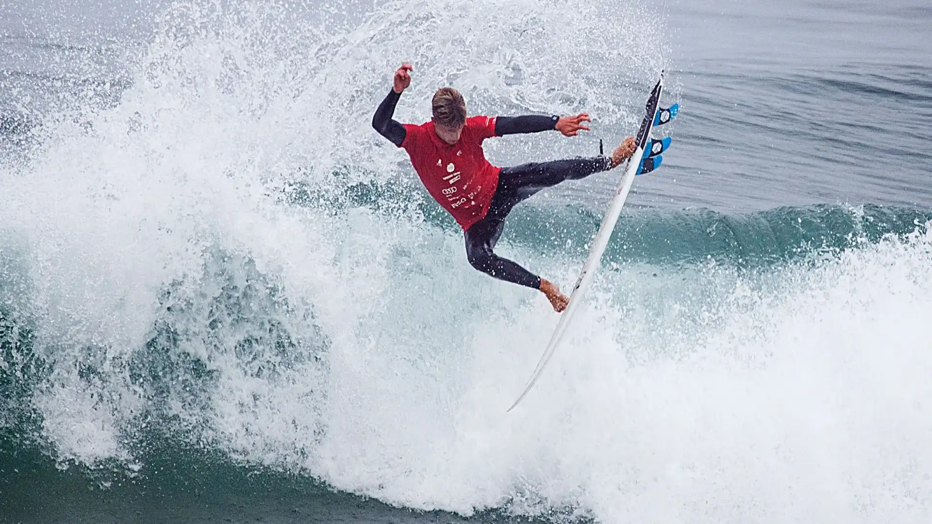 La squadra nazionale junior mantiene le sue possibilità per il titolo in EuroSurf