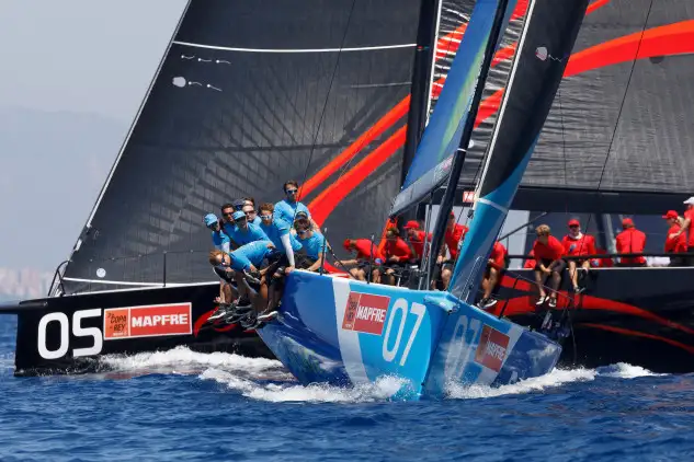 La segunda jornada de competición de la 37 Copa del Rey Mapfre ha visto el debut de los elegantes 6 Metros para engrosar una flota de más de 140 barcos, la cifra más alta en la historia del evento, que será superada mañana cuando se incorporen las dos clases que todavía no han estrenado sus casilleros... (Foto Nico Martínez)