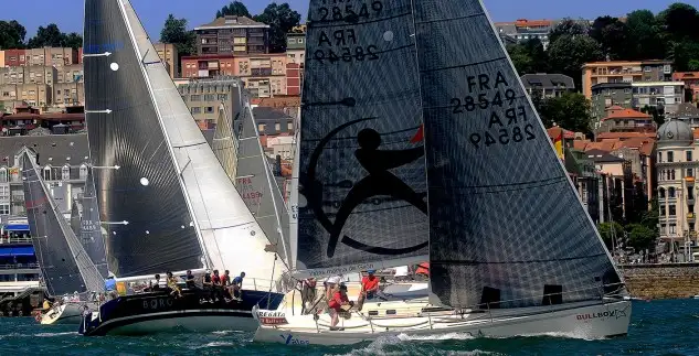 La flota del Gaitero pone rumbo a Gijón en la etapa reina de la regata, con 90 millas de recorrido por delante, una buena parte de la prueba se desarrollará en horario nocturno (Foto Félix G.Muñiz) 