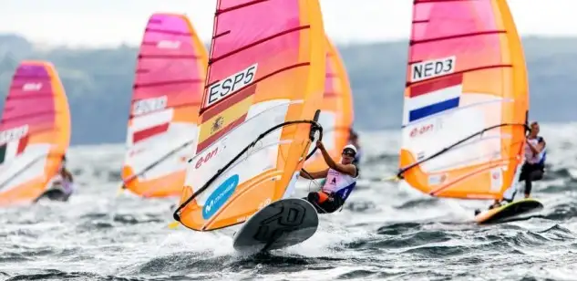 Los equipos españoles de RS:X y Nacra 17 han empezado con buenos resultados su participación en Aarhus