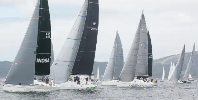 “Balea Dous” en ORC 4 y “Enersys” en Sportboats ya son vencedores de sus categorías pase lo que pase en la derradera etapa... que se celebrará entre Sanxenxo-A Pobra, y que decidirá el resto de clases, con cambio de liderato en ORC 3 y Ramón Ojea próximo a su tercera victoria consecutiva en el Rías Baixas (Foto Juan Caballero)