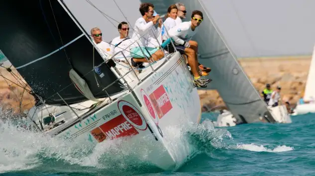 La regata organizada por el náutico de Torrevieja, disputándose el miércoles 15 de agosto, está compuesta por una regata costera a Cabo Roig por la mañana y otra más técnica, con dos pruebas previstas barlovento-sotavento por la tarde (Foto Pep Portas)