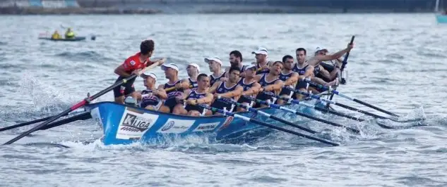 La Bou Bizkaia aventaja en ocho segundos a la Ama Guadalupekoa tras la primera jornada de la XLI. Zarauzko Estropadak