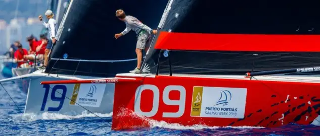 Los diez barcos que compiten desde mañana en la Puerto Portals 52 Super Series Sailing Week llegan muy afinados a la regata... Spithill es baja en el Luna Rossa y Burling se sube al Gladiator