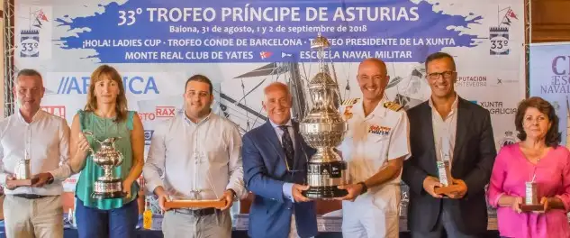 En la presentación el presidente del Monte Real, José Luis Álvarez; el comandante director de la Escuela Naval Militar, Ignacio Cuartero; el alcalde de Baiona, Ángel Rodal; la secretaria xeral para o Deporte de la Xunta de Galicia, Marta Míguez; y la diputada de la Diputación de Pontevedra, Consuelo Besada. También intervinieron el vicepresidente de Bodegas Terras Gauda, Antón Fonseca; y el director territorial de ABANCA, Walter Álvarez (Foto Rosana Calvo)