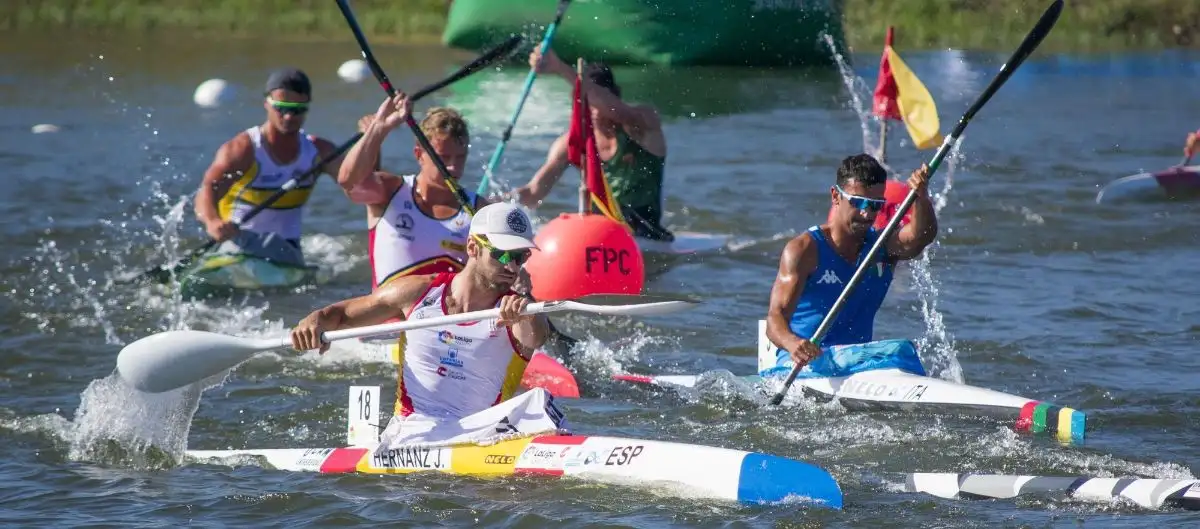 El español, que durante unos minutos figuró en la clasificación oficial como tercero caminaba hacia el podio en la ceremonia de premiación cuando una revocación de la decisión anterior le volvió a dejar fuera del medallero... al final la razón la llevó Javier Hernández y la sexta medalla fue a parar al medallero español