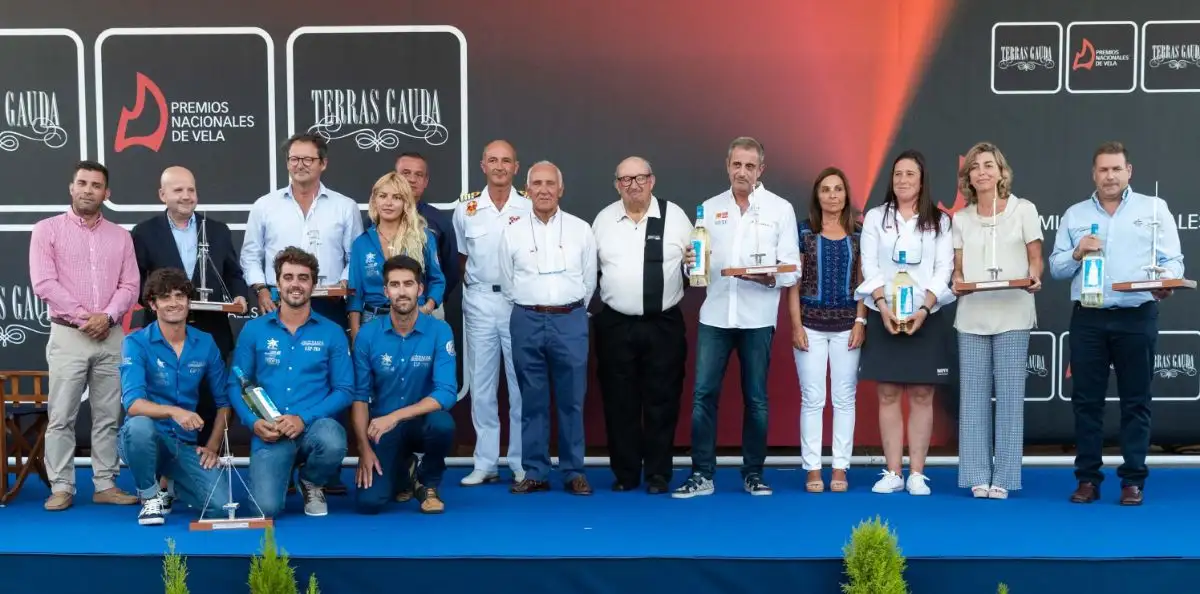 Foto de familia de los Premios Nacionales de Vela Terras Gauda 2018 - (Foto Lalo R.Villar)