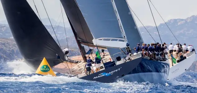 Celebrada por primera vez en 1980, la Maxi Yacht Rolex Cup afronta su 29ª edición confirmando su estatus de referencia entre las regatas de grandes esloras del Mediterráneo... una imponente flota de 41 barcos con esloras entre 60 y 144 pies (18 y 44 metros) compiten esta semana por la gloria en el espectacular escenario de la Costa Esmeralda, en Cerdeña