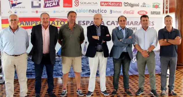 Los regatistas realizarán un entrenamiento previo este jueves para a continuación visitar las Cíes. Desde el viernes, la organización prevé tres pruebas por día en un campo de regatas que previsiblemente se ubicará ante la playa de Samil