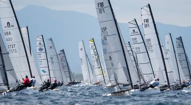 En F18, además de situarse entre los favoritos la tripulación viguesa formada por Chisco Catalán y José Quiñones del Náutico de Vigo, que levantó el trofeo en Chipiona 2014, Jordi Sánchez y Alberto Torne edl Náutico de Segur de Calafell intentarán repetir el título nacional de Puerto Sherry 2017