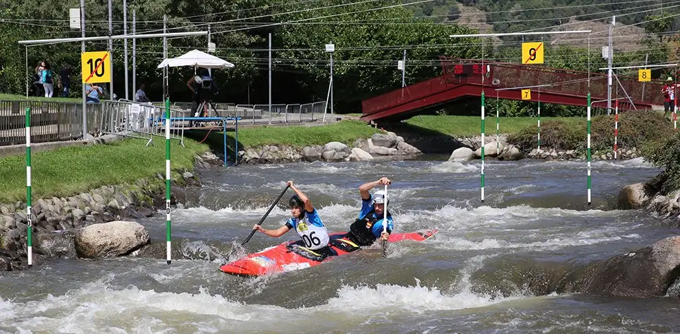 El domingo se cerrará esta final de la Copa del Mundo con las semifinales y finales de C1M y K1H, con muchas posibilidades para Núria Vilarrubla, palista catalana que esta temporada se ha hecho con la medalla de plata en C1M en Cracovia. Además, la temporada pasada hizo un buen papel y consiguió la cuarta posición en el ranking de la Copa del Mundo