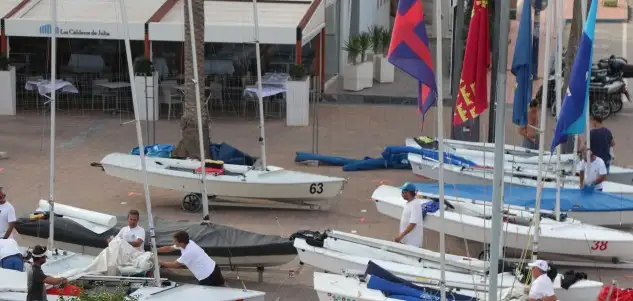 La regata se disputa a partir de hoy, concentrando en el Mar Menor la mejor flota de la clase procedentes de ocho comunidades autónomas... por invitación del club organizador participarán representantes de Portugal, Francia y Noruega (Foto Pep Portas)
