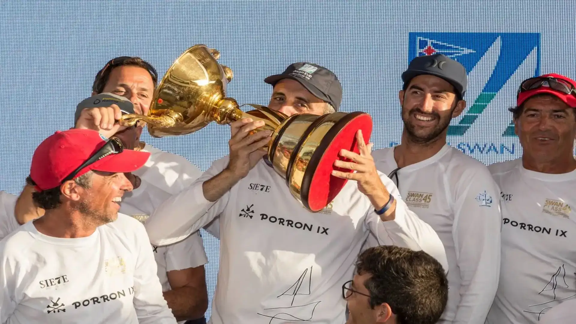 Per il secondo anno, il Dr. Luis Senis è il campione del mondo di Swan 45 a Porto Cervo
