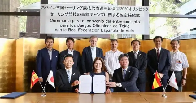 Este acuerdo de colaboración entre las tres partes ayudará a que los miembros del equipo español de vela puedan realizar sus entrenamientos y concentraciones en esta localiad japonesa