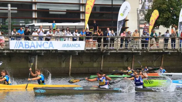 Los organizadores de la Semana Abanca negocian con las Federaciones Gallega y Española, para que Vigo albergue en setiembre 2019 una competición de piragüismo base internacional con más de 1000 palistas de España y Portugal (Foto Pedro Seoane)