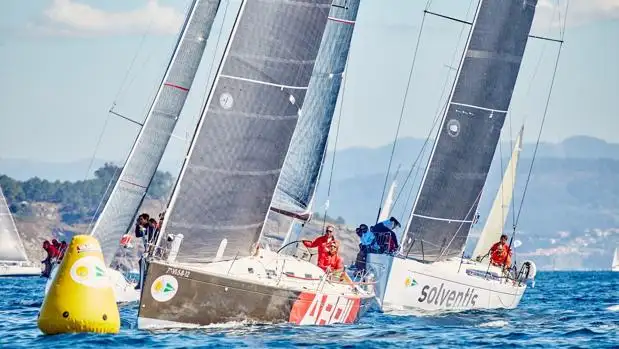 En la segunda jornada en Sanxenxo el viento hizo aparición
