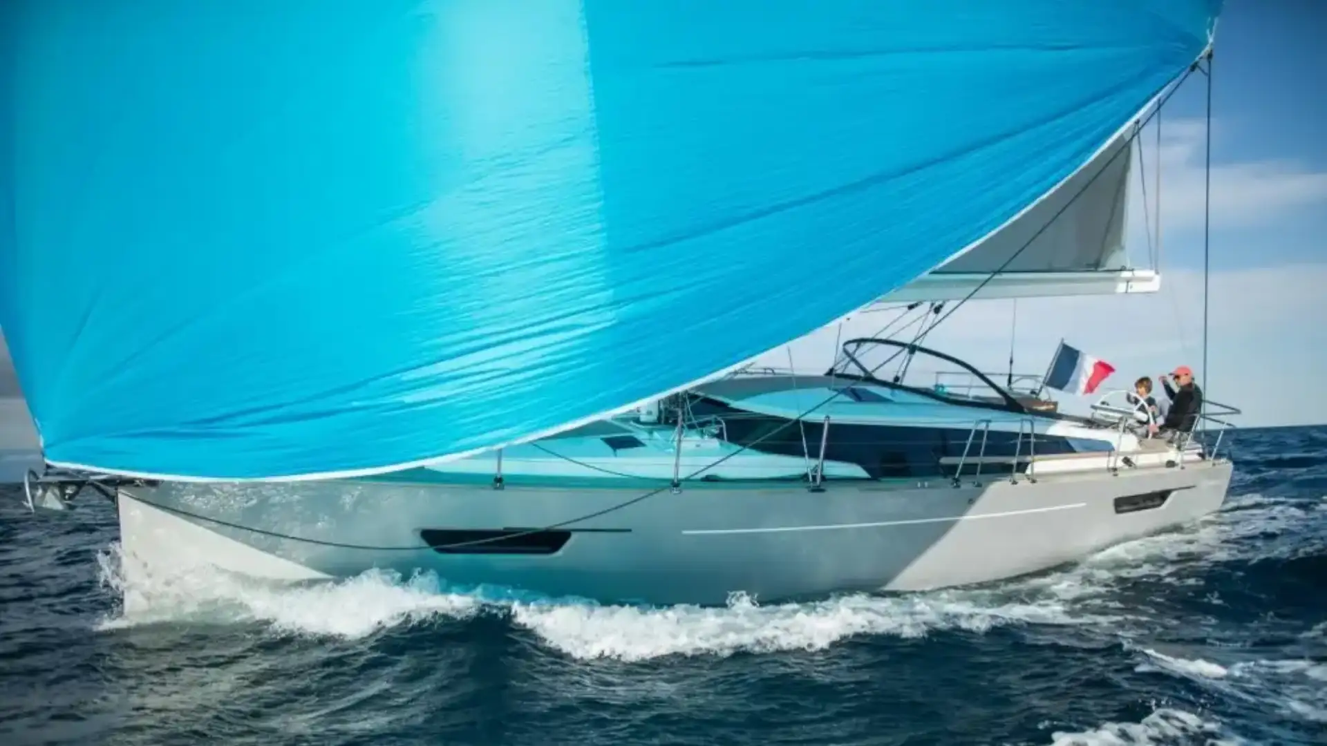 Il nuovo di Dufour e Wauquiez, presente al Valencia Boat Show a mano di Estana Yachts