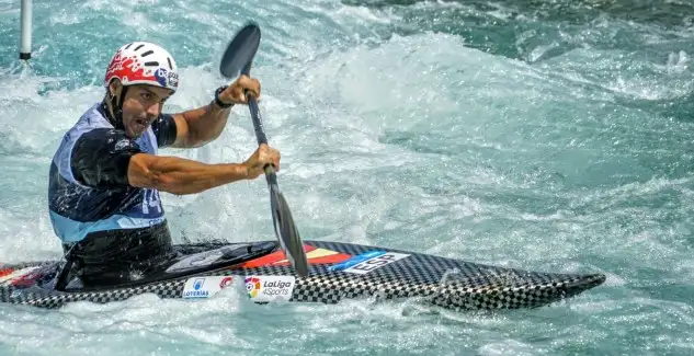 El vasco Joan Crespo ha aprovechado la primera ronda para asegurarse el pase a semifinales de K1 en una bajada sin penalizaciones que le permitió terminar la ronda en el puesto 13