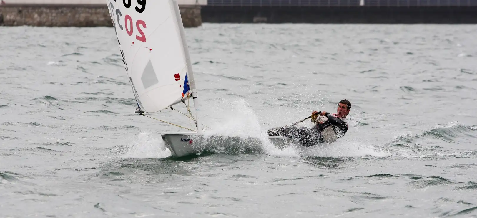 Mucho viento en El Abra en la segunda jornada del Trofeo Presidente