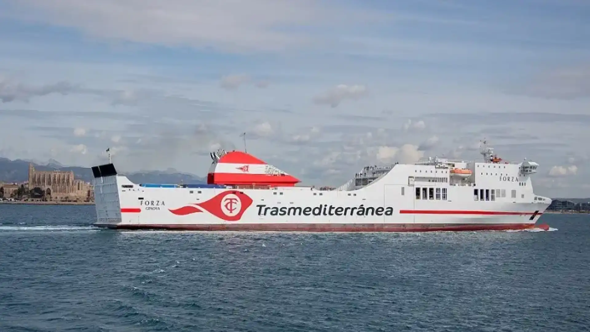 Atterraggio a Palma UME personale che hanno viaggiato da Valencia sulla nave Forza