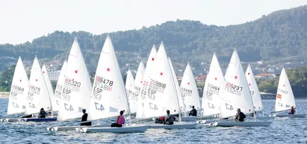 Láser radial y 4.7 se quedaron sin poder competir; Rafael Campelo del Real Club de Mar de Aguete, se mantiene al frente en standard (Foto Juan Caballero)