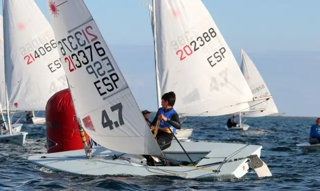 La última jornada ha estado marcada, de nuevo, por las adversas condiciones de viento, aunque al final se han podido completar dos pruebas en los grupos Oro y Plata, mientras que Bronce ha cerrado hoy su participación en el nacional con una prueba (Foto Pep Portas)