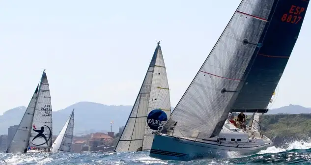 El Bullbox, de Luis Noguera en Crucero I y el Ita II, de Pedro Guerra en Crucero II, vencedores del Trofeo de Otoño de Cruceros del Club de Regatas, después de disputarse solamente dos de las cinco jornadas previstas (Foto Félix G.Muñiz)