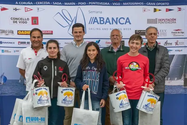 Emilio Mendez (Canido), Brandán Fernández (Vanguard), Antonio Roquette (FPV) y Rui Amorín (CVA) con los premiados (Foto Pedro Seoane)