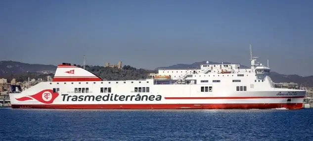 El buque “Ciudad de Palma” es un modelo del astillero italiano Visentini, con capacidad para 877 pasajeros –de ellos, 476 en camarotes–, 2.255 metros lineales de carga rodada y 180 coches... mantiene una velocidad de crucero de 23 nudos, propulsado por dos motores que suman una potencia de 26.000 caballos y dispone de servicios de bar-cafetería y “food lounge”, tienda, televisión, salón de butacas y acceso para el pasaje mediante escaleras mecanizadas