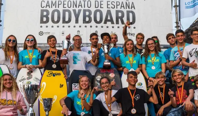 Cerraría el día una de las finales más esperadas del evento. La categoría sub 18 masculina cerraría la tercera edición del Campeonato de España 100% bodyboard. En un bonito duelo canario Carlos Suárez se imponía a Fernando Medina, Willy Lujan y Carlos Martín. Una final que se decidiría en la última ola y en los minutos finales. Una ola de 7.75 proclamaba al aruquense nuevo campeón de España sub 18