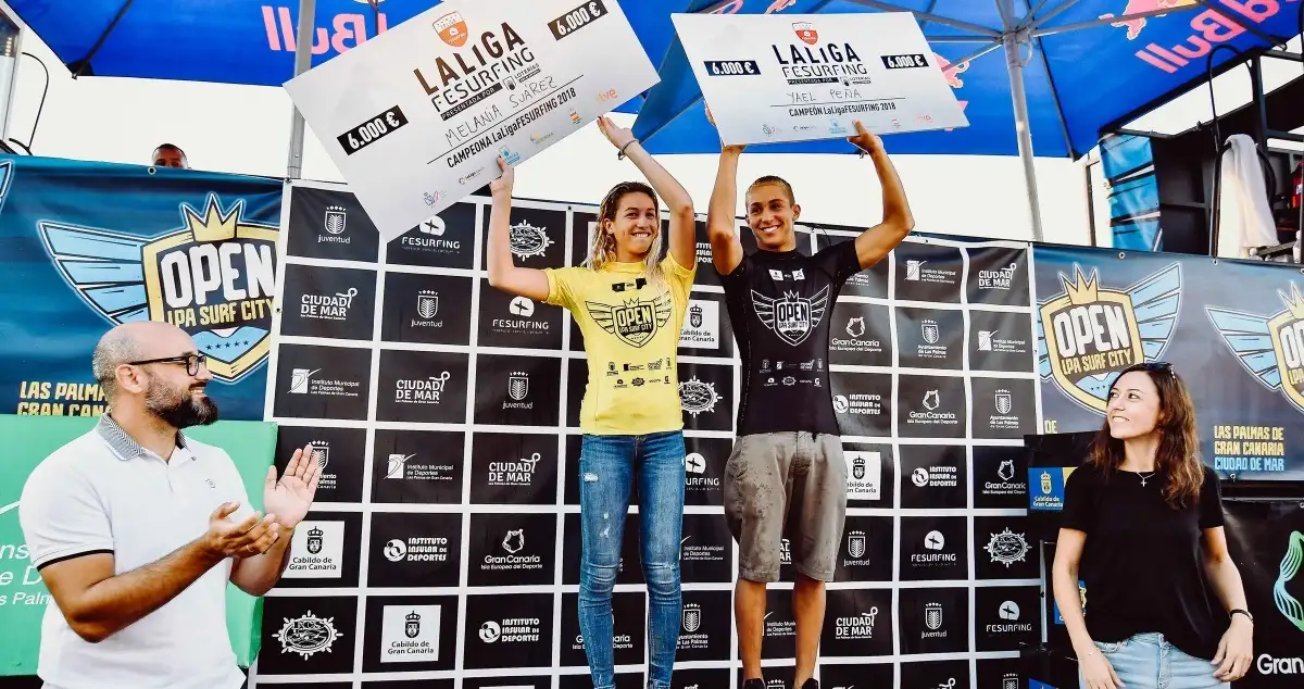 Los dos surfistas tinerfeños se adjudican el Open LPA Surf City 2018 y cierran la temporada como vencedores de la clasificación general