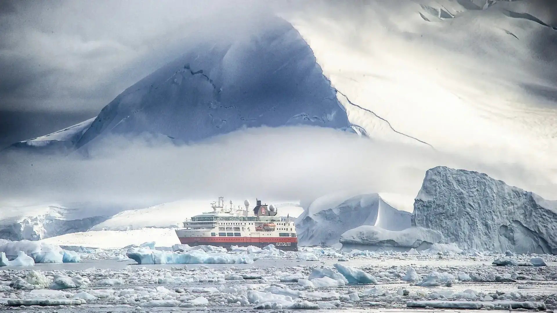 Hurtigruten rinnova la sua nave ammiraglia, la MS Fram tra i nuovi due grandi ristoranti