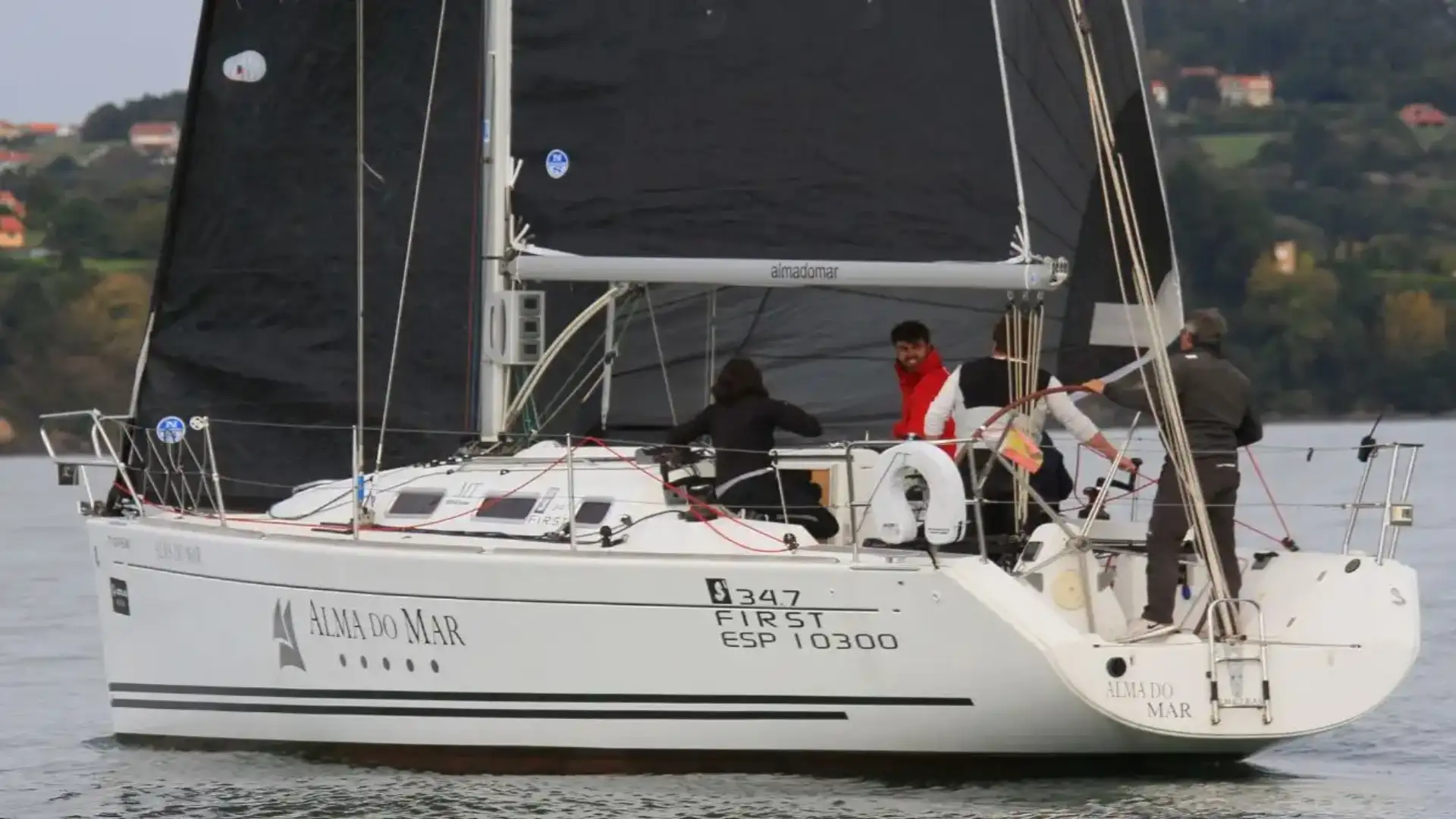 "Alma do mar" e "Salao Too" dominano a La Coruña nell'inverno Manjares Regata