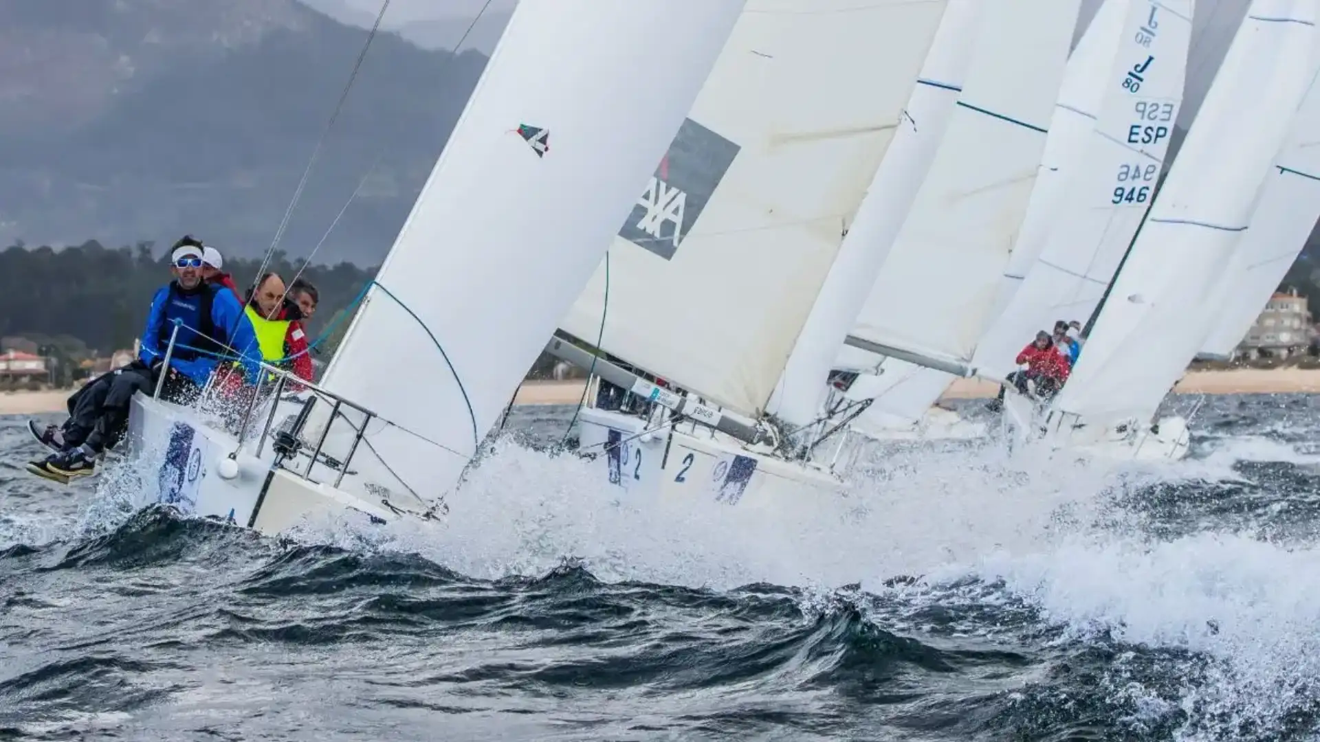 L'attività inizia sul Monte Reale di Baiona, con l'Axa di J80