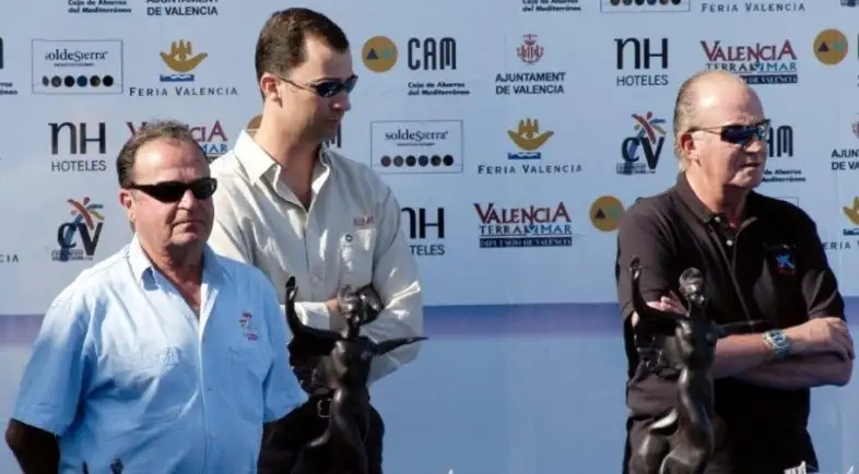 Su don de gentes y su facilidad para las relaciones humanas le hicieron mantener grandes relaciones con instituciones como la Armada Española y la Familia Real, y a convertirse en una de las personas más conocidas y respetadas de Valencia. Descanse en paz.