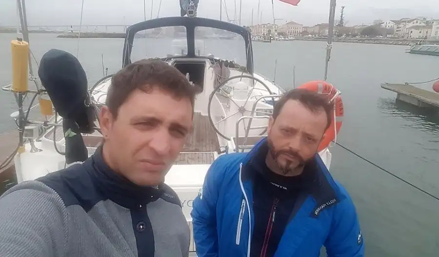 Las autoridades de Figueira da Foz se han cerrado en banda con la ley en la mano... si el puerto está cerrado lo está para entrar o para salir, y multa al canto... legal pero una barbaridad