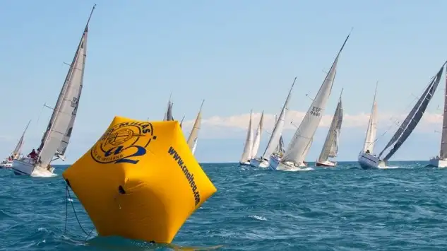 La legendaria prueba de "dos tripulantes" la organiza el Club Náutico de Altea