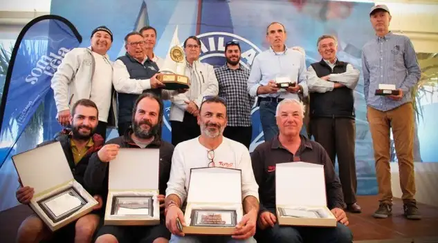 Por cuarto año consecutivo las 200 millas a2 volvieron a entregar el Trofeo por Clubs, un galardón que premia al club cuyo equipo obtenga los mejores resultados. Este año el trofeo ha sido para el Real Club Náutico de Valencia gracias a las embarcaciones Brujo, Ziving y Balu