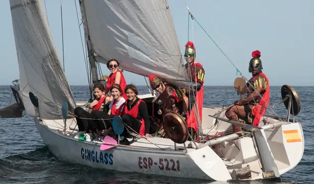 Los Romanos del Gin–Glass, con René Velázquez a la caña se hacen con el V Rally Náutico de Carnaval, del Real Club Astur de Regatas. El barco más rápido en la prueba fue el GS1, de Fernando Alonso, mientras que, el mejor disfraz de barco y tripulación lo obtuvieron los Unicornios del Mambo, de José Enrique García Rivero (Foto Félix G.Muñiz)