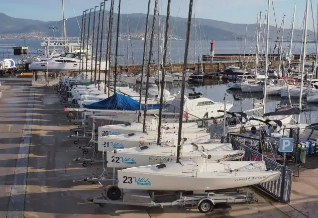Tripulaciones de Galicia, Cantabria, Madrid, Valencia, Canarias, Baleares, Andalucía y Portugal en línea de salida, a las que se sumarán en los próximos actos J70 de Cataluña (Foto Pedro Seoane)