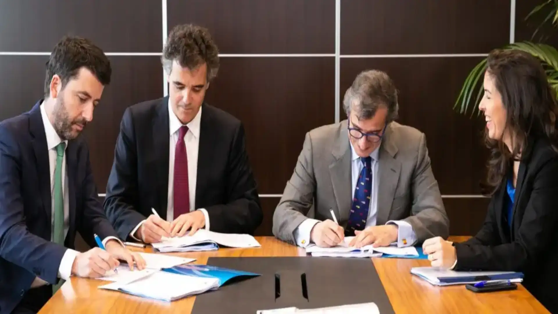 Costruzione navale P.Freire segni con Calvo una barca tonno con 1500 m3 di capacità di congelamento