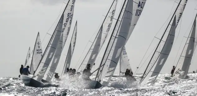 Al igual que en las dos primeras jornadas el viento tardó en aparecer (Foto Elena Razina)
