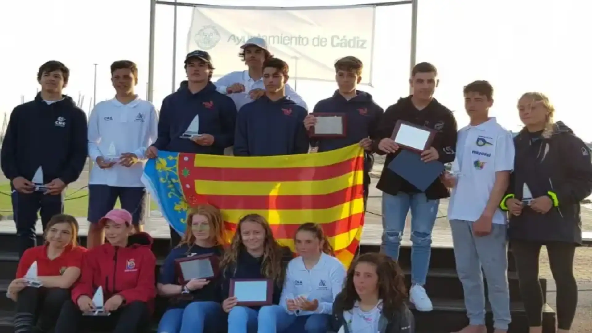 Ricard Castellvi e Lara Sabina, campioni della Coppa Spagnola del Laser 4.7 a Cadiz