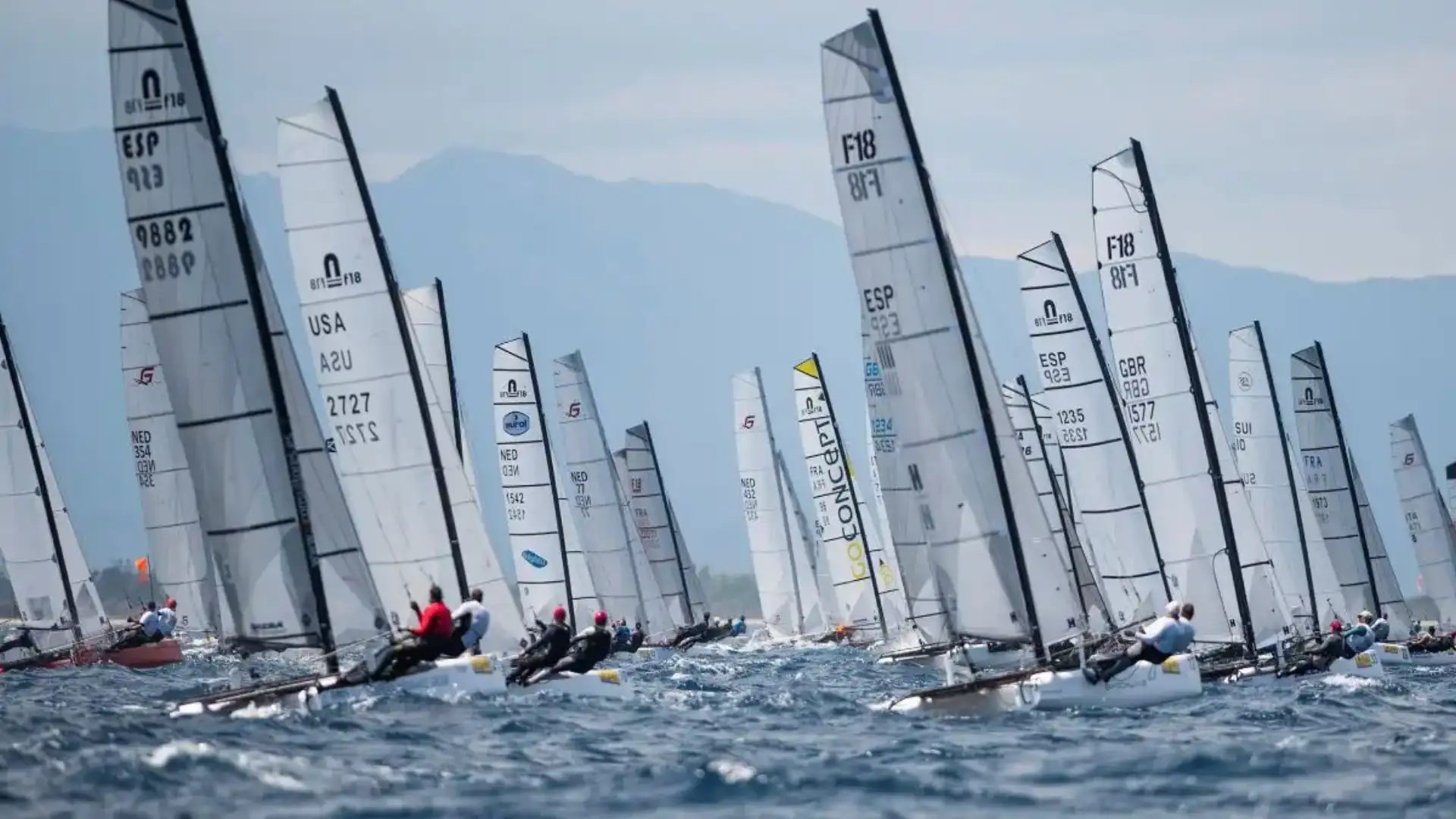 Lo scenario Costa Brava del World Catamarans F18 con figura record