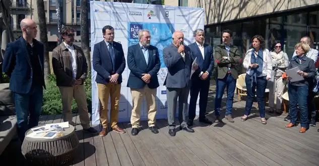 Enrique Curt director de la Regata explicó que la Ruta de la Sal continua siendo una referencia de las regatas de altura, y que es una escuela de navegación donde confraternizan ‘los que la realizan por primera vez, como los asiduos en esta cita de la primavera náutica, con el gran atractivo que supone el poner rumbo a Ibiza