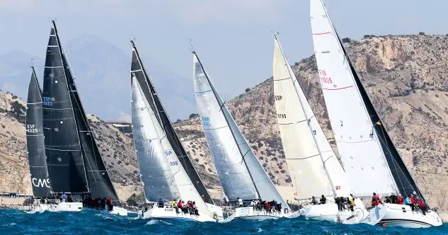 Las buenas condiciones de viento han permitido completar las pruebas previstas para los cruceros, mientras que la flota de optimist, cierra dos round robin definiéndose los grupos oro y plata (Foto Pep Portas)